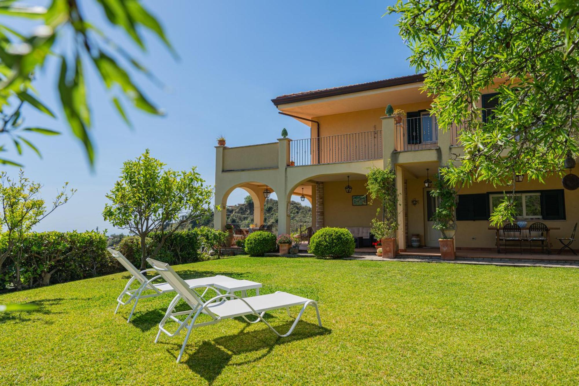 Sea View Villa *